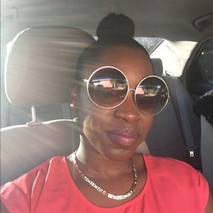 Meet your Posher, Justine